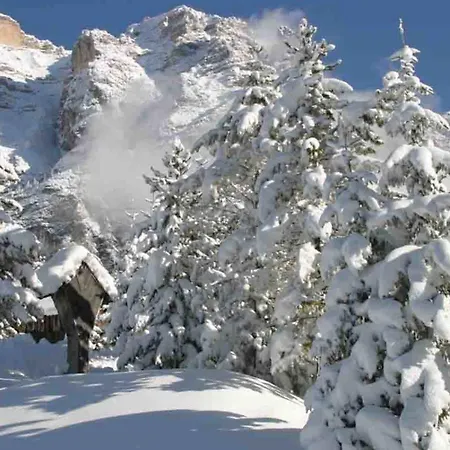 Hotel Lagació Mountain 4*